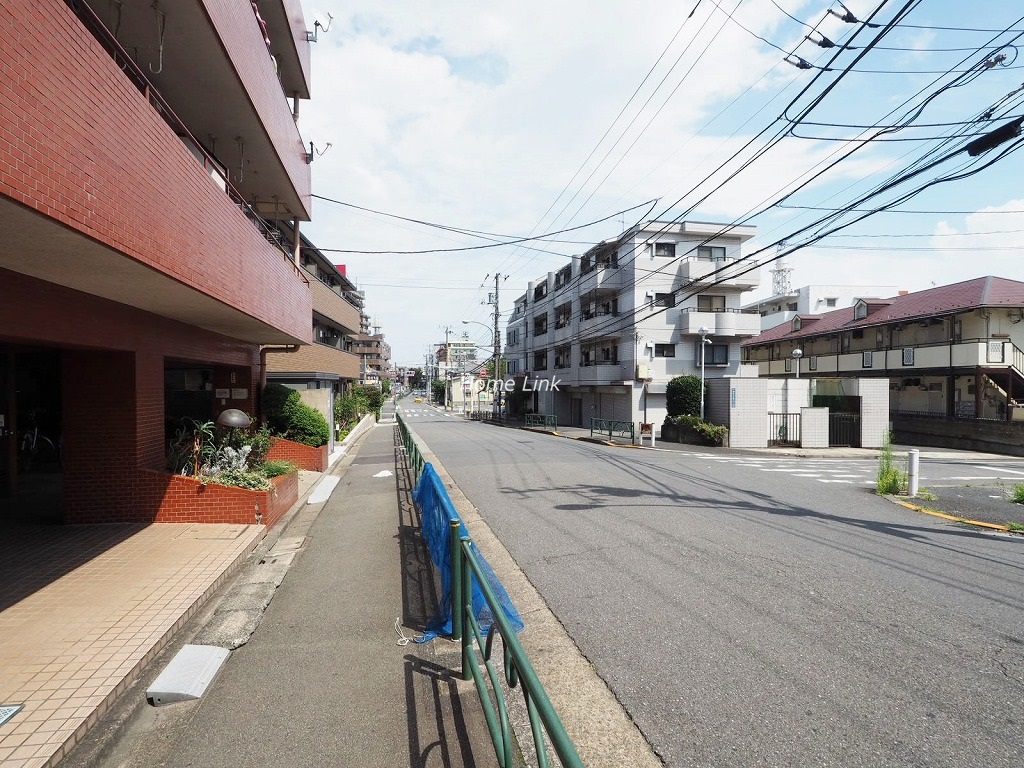 グレイス西台　前面道路歩道